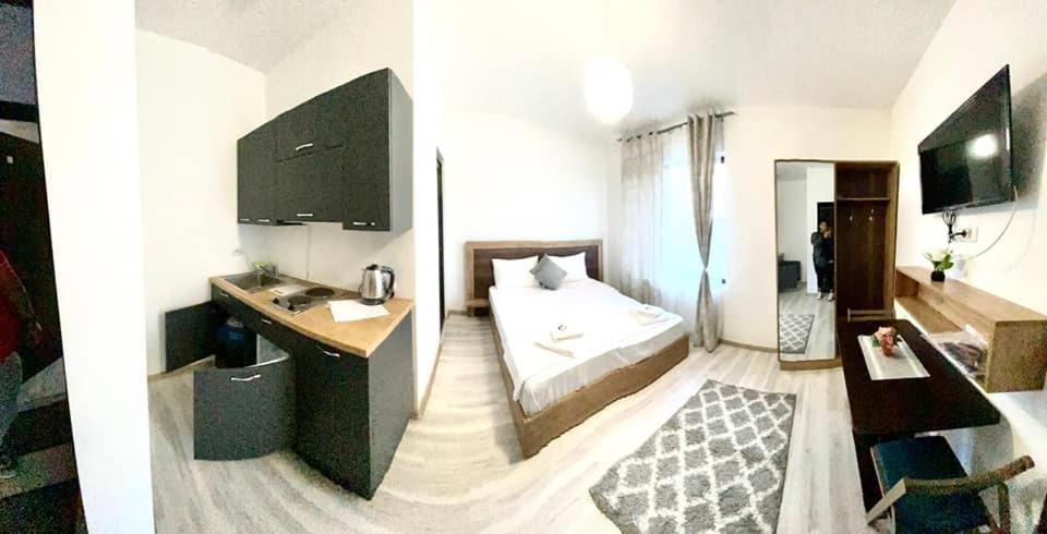 الشقق الفندقية ياشفي  Ipsilanti House المظهر الخارجي الصورة
