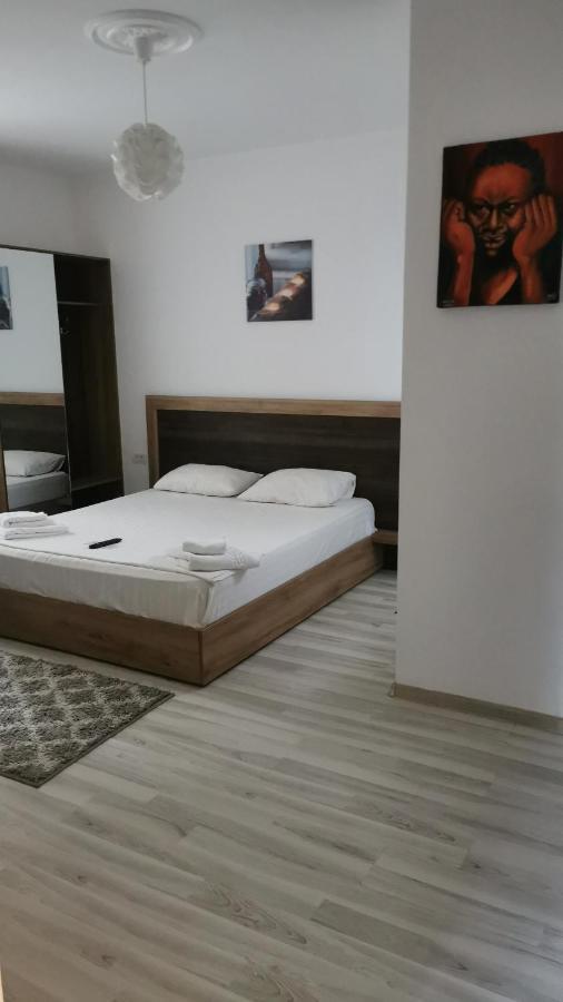 الشقق الفندقية ياشفي  Ipsilanti House المظهر الخارجي الصورة